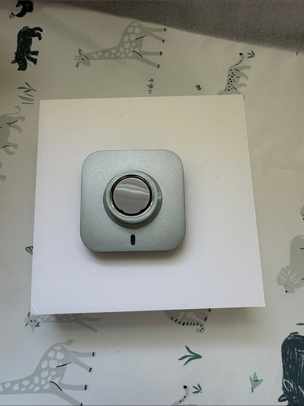 Oura Ring 4 ceramic NWT - Picture 2 of 3